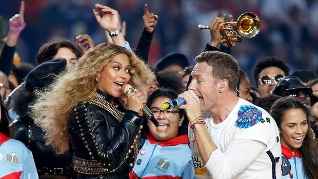 Beyoncé brilla en el espectáculo del descanso de la Super Bowl