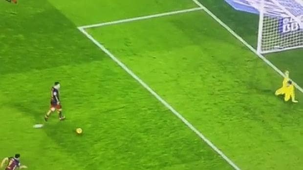 Messi y Luis Suárez ejecutan el novedoso penalti ante el Celta