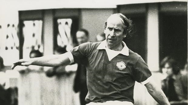 Bobby Charlton, en su último partido con el Manchester United, ante el Chelsea