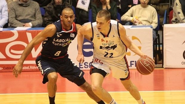 Causeur y Hanga clasifican, sufriendo, al Caja Laboral para semifinales