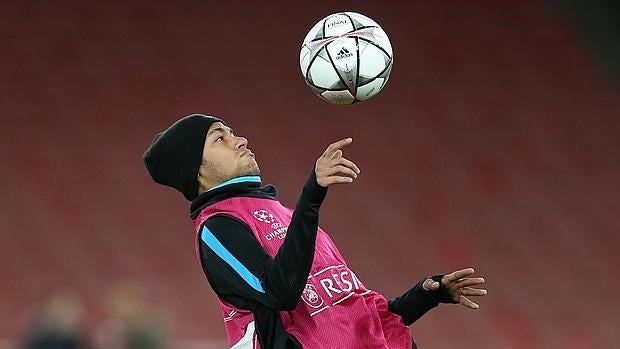 Neymar, durante el entrenamiento del Barça en el Emirates Stadium