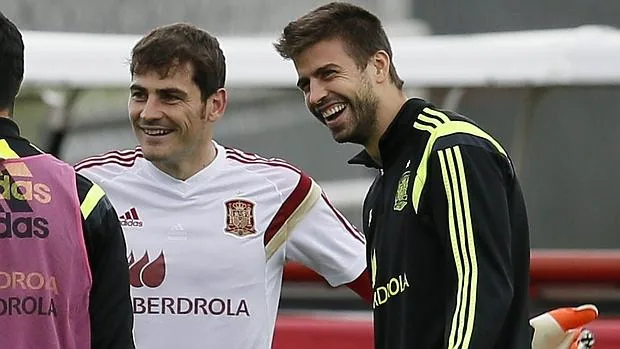 Casillas y Piqué, en un entrenamiento de la selección