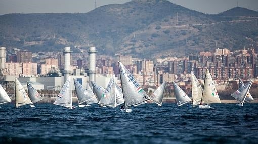 Panoramica de la regata con Barcelona de testigo