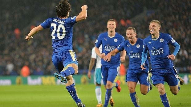 Okazaki, celebrando su espectacular tanto