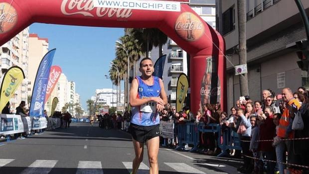 El isleño Jorge Soto, campeón de la XXX Media Maratón Bahía de Cádiz