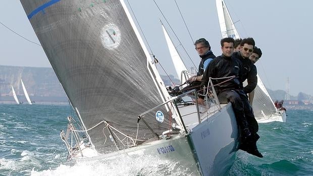 El Astur de Regatas comienza la temporada de crucero