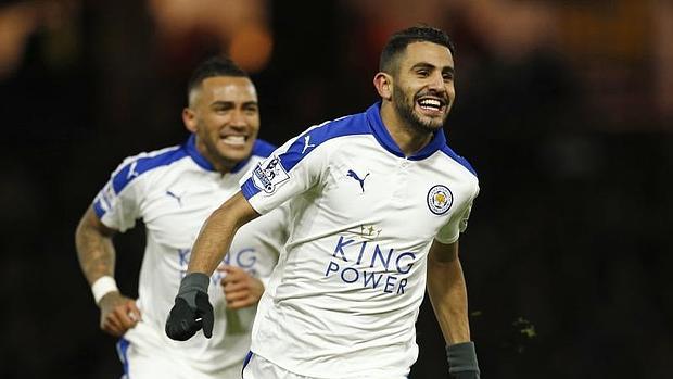 Mahrez celebra un gol del Leicester ante el Watford