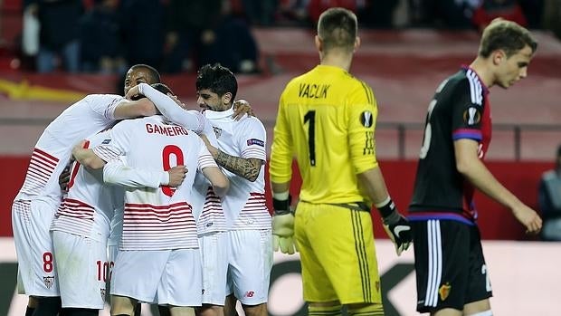 El Sevilla echa al «anfitrión»