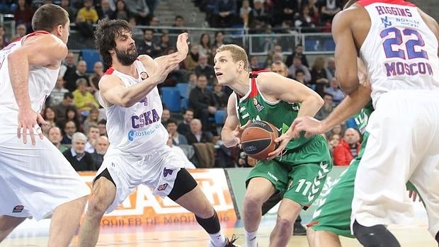 El Baskonia cede ante un CSKA líder