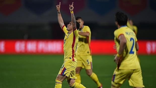 Stanciu avisa a España con un golazo desde 30 metros