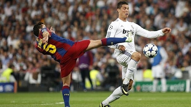 Xavi y Cristiano durante un clásico