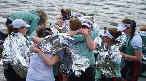 Las chicas de Cambridge tambien ganaron su regata