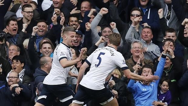 El Tottenham abusa del United y no se rinde