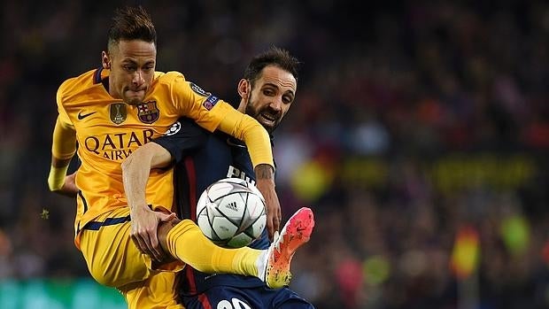 Neymar y Juanfran, en el partido de ida de cuartos jugado en el Camp Nou