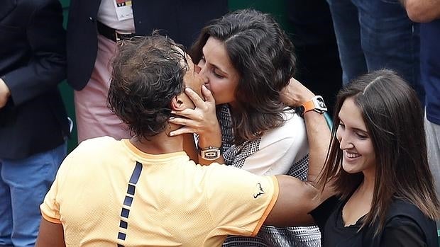 Nadal besa a su novia al ganar en Montecarlo