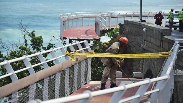 Dos muertos tras derrumbarse el carril bici olímpico