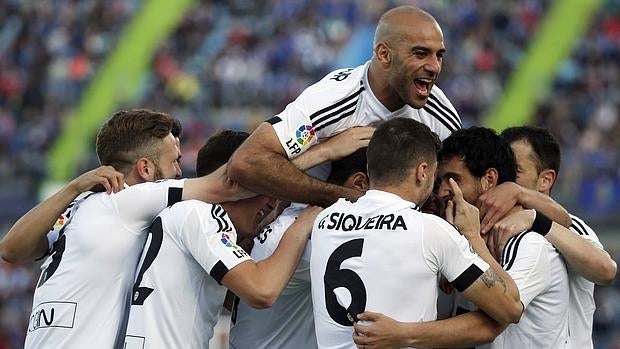 Los jugadores chés, celebrando el gol del empate