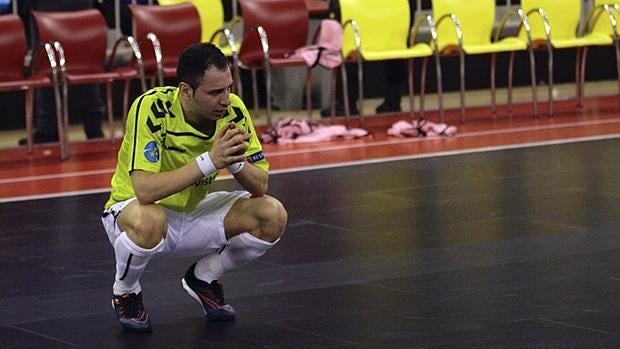 El portugués Cardinal, desconsolado sobre la pista al término del partido