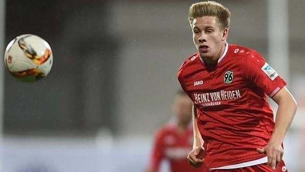 Niklas Feierabend, el jugador del Hannover muerto en un accidente de tráfico