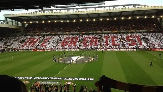 El «You&#039;ll never walk alone» más emotivo de Anfield