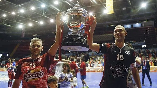 Miguelín y Rafa, con la Copa del Rey