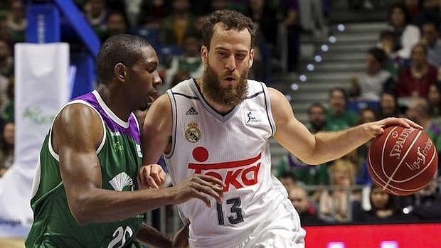 El Madrid impone su ley en el Carpena