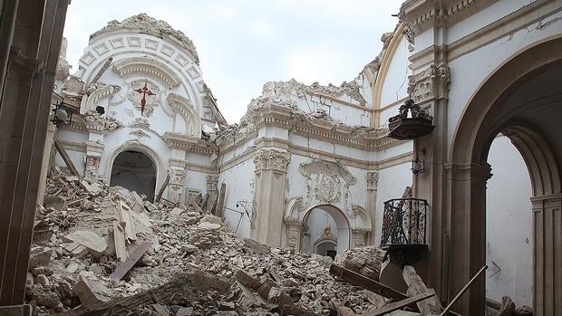 Iglesia de Santiago tras el terremoto en Lorca