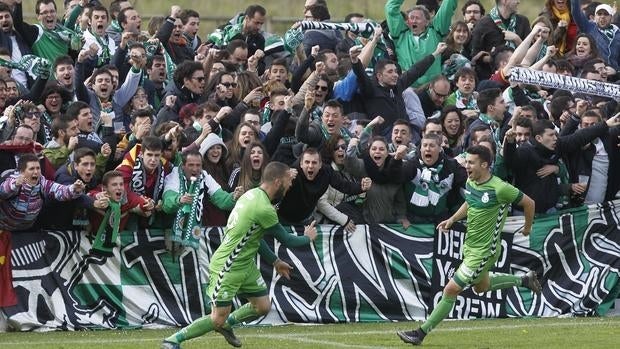 Los racinguistas celebran un gol contra el Lealtad esta temporada