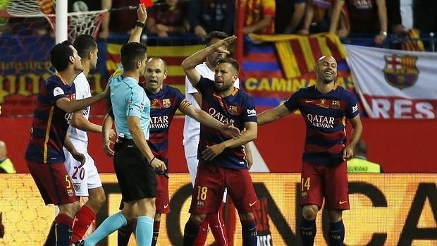 Roja directa a Mascherano