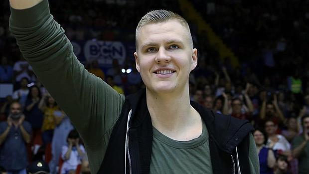 Kristaps Porzingis, durante el homenaje que recibió en San Pablo en su regreso a Sevilla