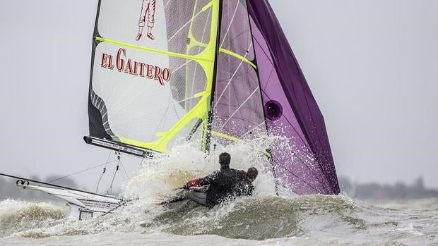 Los hermanos Alonso luchan por entrar en la "Medal Race"