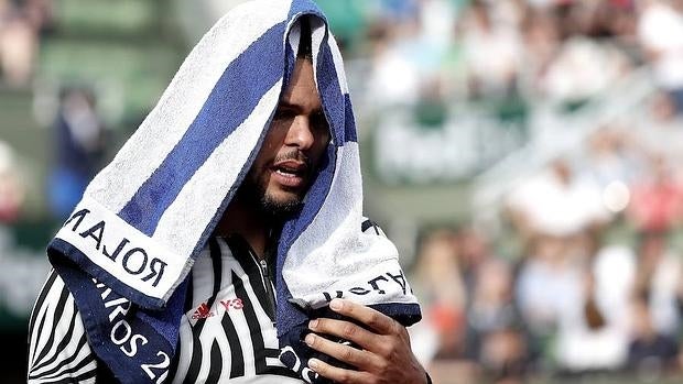 Tsonga se retira entre lágrimas