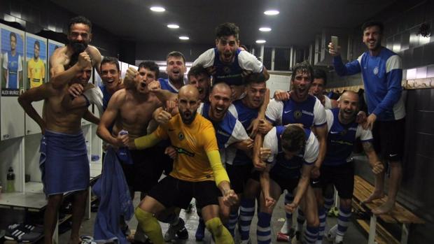 Los jugadores del Hércules celebran su clasificación