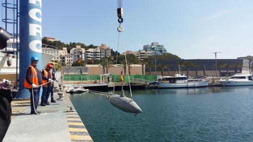 Se botó la réplica del submarino de Isaac Peral