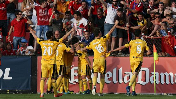 Los jugadores de Osasuna celebran un gol