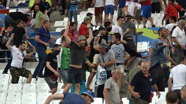 La UEFA abre expediente a Rusia por «disturbios» y «comportamiento racista»
