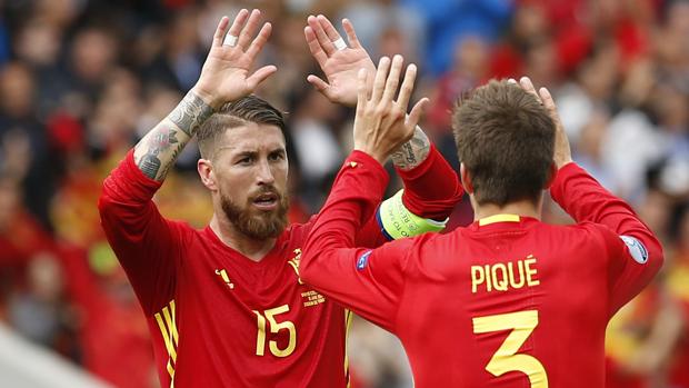 Piqué y Ramos se empiezan a seguir en Twitter