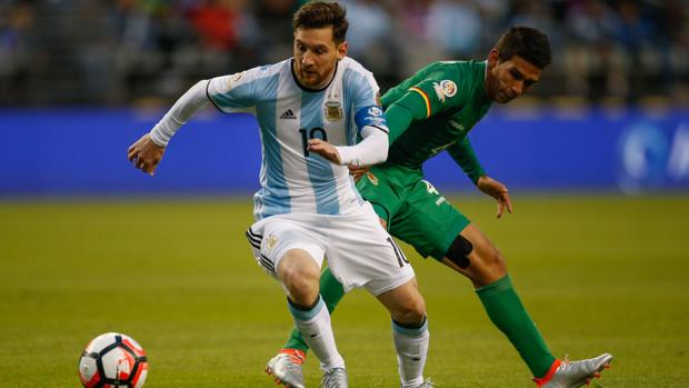 Argentina golea a Bolivia y se mete en cuartos