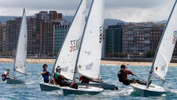 Tres meses de vela ligera en Gijón