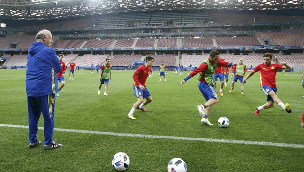 La selección, durante su entrenamiento en el Allianz Riviera