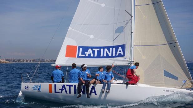 El J80 "Latinia" durante un entrenamiento