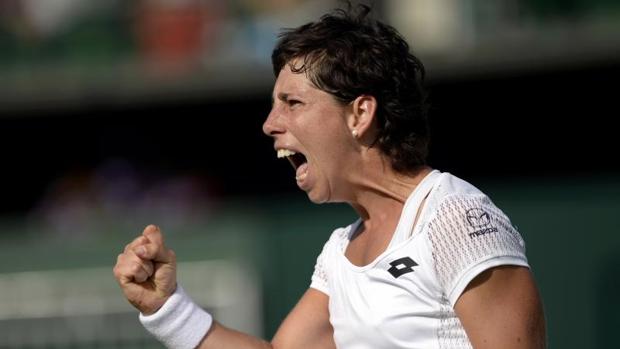 Carla Suárez celebra su victoria ante Erakovic