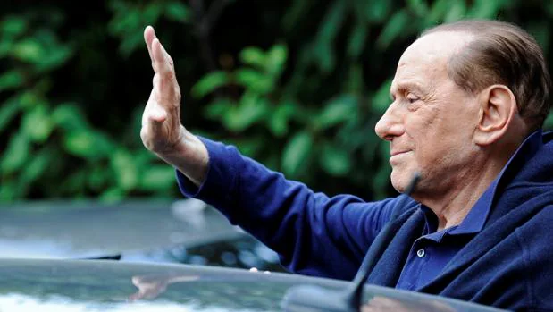 Berlusconi, a su salida del hospital