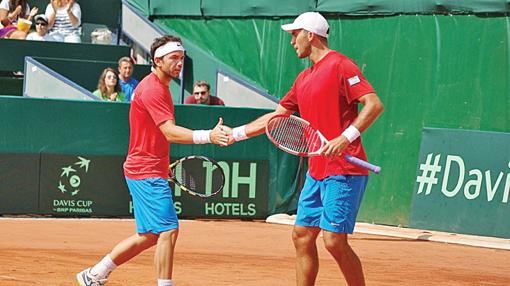 Tecau y Mergea, en un partido de Copa Davis