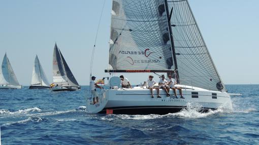 Salida de las Mil Millas, con un viento favorable para el primer tramo entre Port Olímpic-Ciutadella