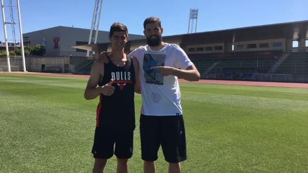 Mirotic y Courtois en la Ciudad del Fútbol de Las Rozas