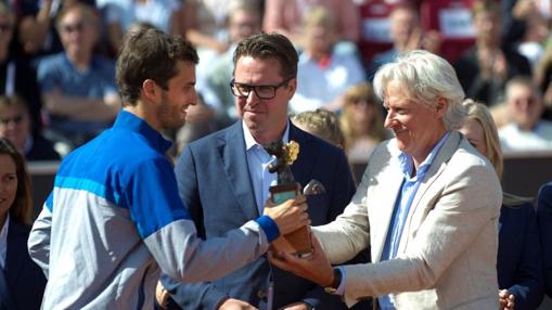 Ramos recibe el título en Bastad de la mano de Björn Borg