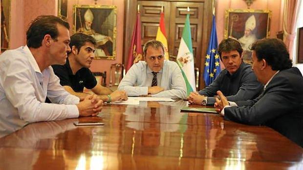 Sigue en directo la rueda de prensa que dará a conocer el acuerdo entre el Baloncesto Sevilla y el Real Betis