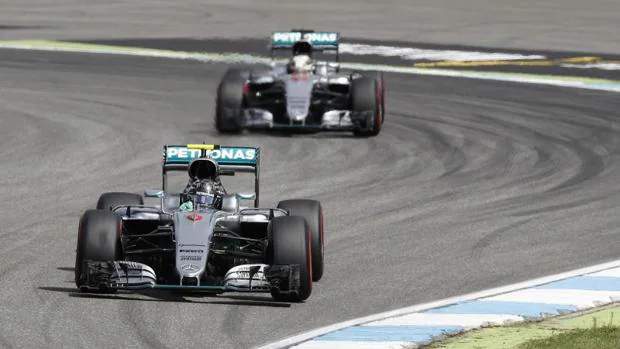 Rosberg, por delante de Hamilton durante la clasificación