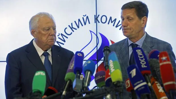 El jefe del Comité Olímpico Ruso, Alexander Zhukov, junto a un miembro de la delegación, en rueda de prensa. foto de archivo